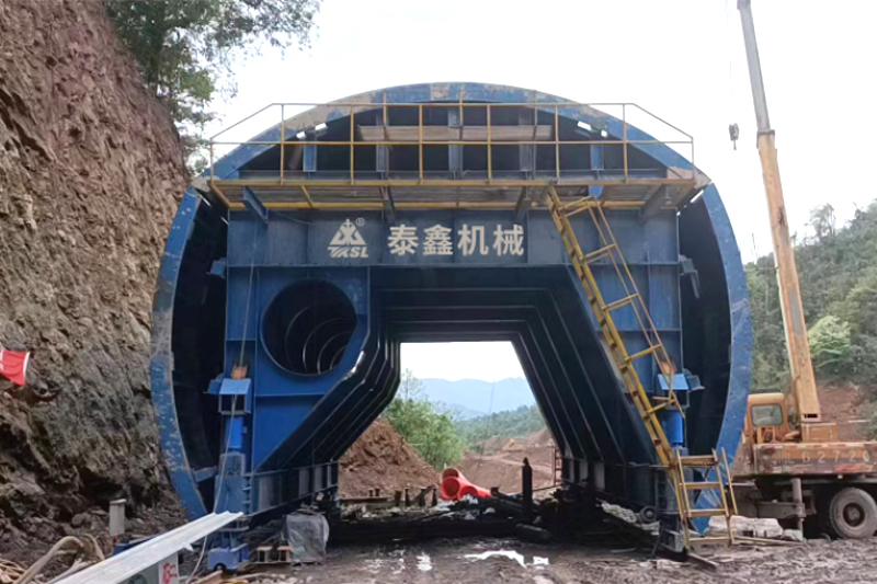 全液壓自行式模板臺(tái)車(chē)